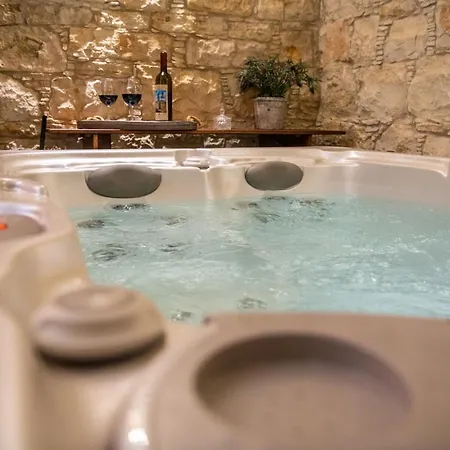 Apanemia بيت خشبي *