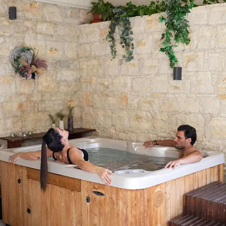 Apanemia Lodge