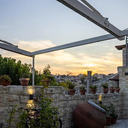 Apanemia Lodge Lofou