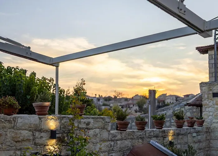 Apanemia Jaktstuga Lofou