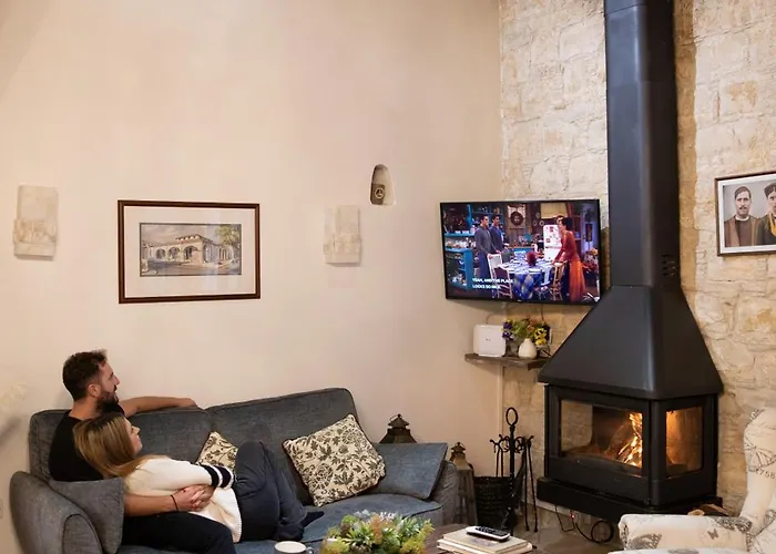 Apanemia Jaktstuga Lofou